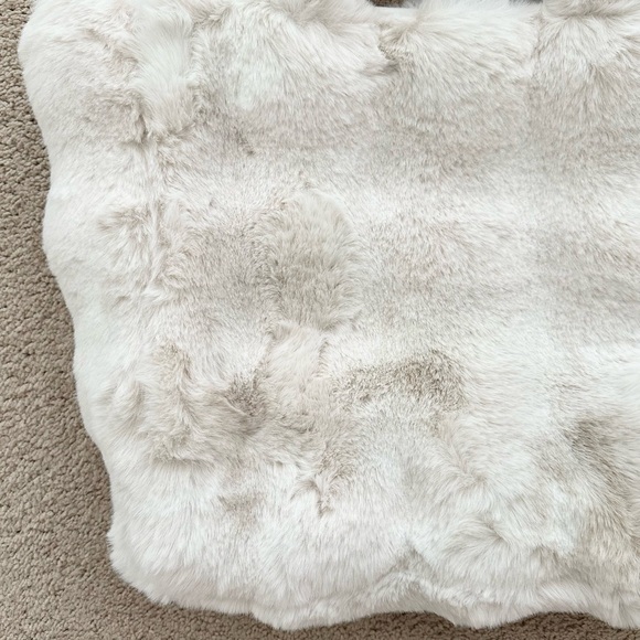 Duplicate Listing - White Faux Fur Bucket Tote Bag Purse - Winter Fashion - Picture 2 of 16